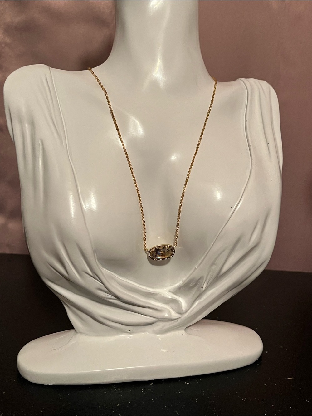 Kendra Scott Gold Oval Pendant Necklace with Smoky Stone
